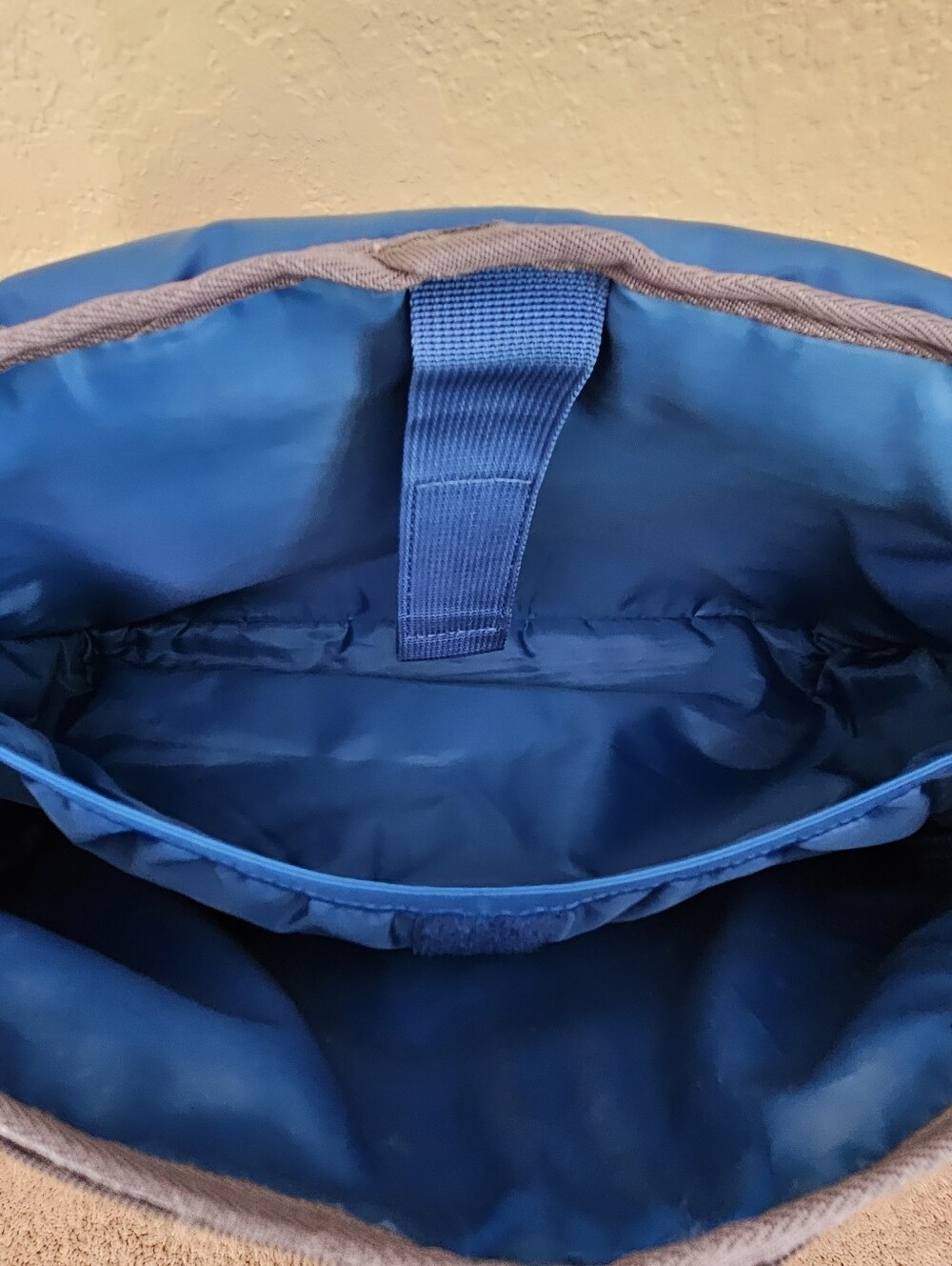 Nike Messenger laptop travel bag. - Picture 6 of 14
